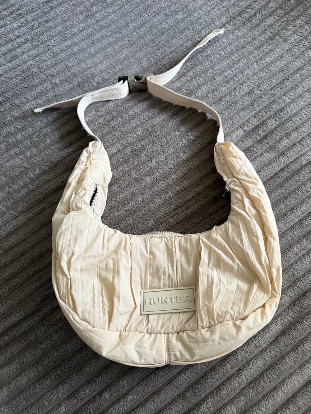 Hunter Crescent Bag Oyster Ruched Puffer Shoulder Bag Adjustable Strap